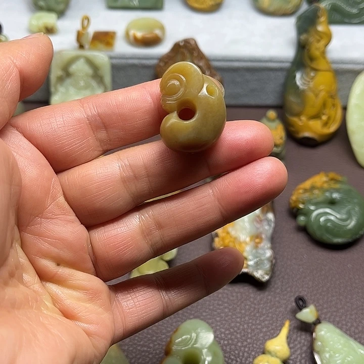 岫岩河磨玉（透闪石质玉）未镶嵌颈饰