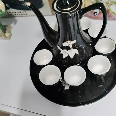 瓷片瓷片，各种摆件，盘，碗，沙锅，均有瑕疵。