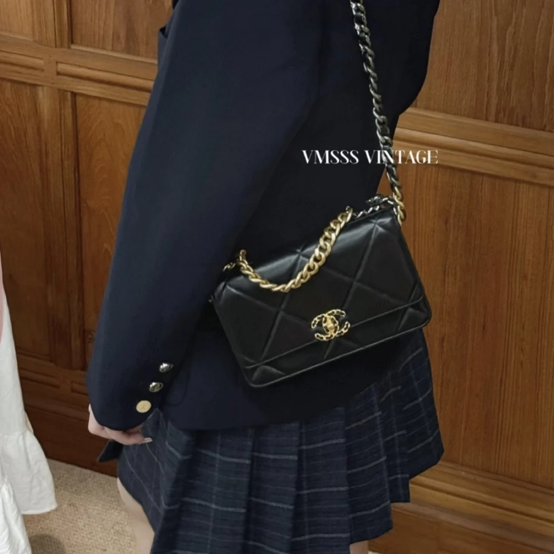 95新 Chanel/香奈儿 19woc旋转扣黑色羊皮单肩包 金扣 89112