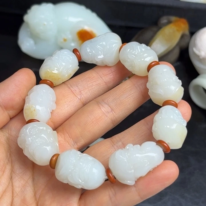颈饰未镶嵌和田玉（白玉）