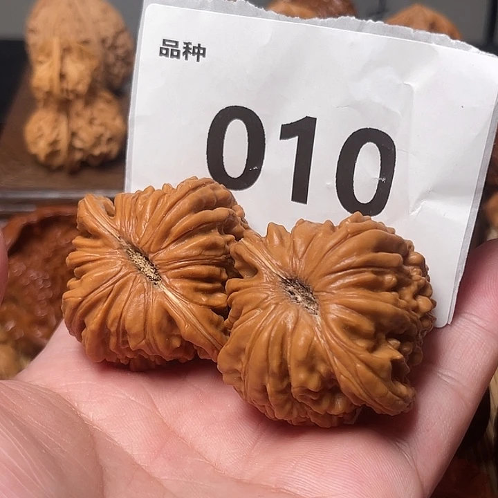 桃核把件全品四座楼。边42。010