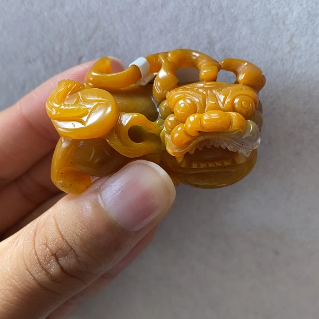 未镶嵌石英质玉（黄龙玉）颈饰