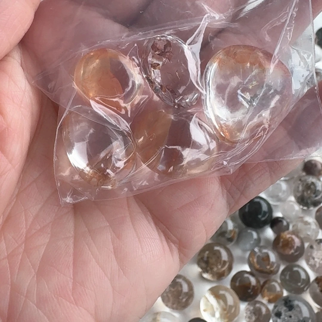 溧***呀未镶嵌水晶戒指定制