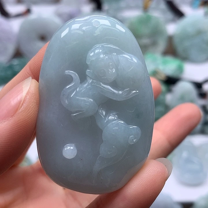 翡翠未镶嵌颈饰灵猴献寿