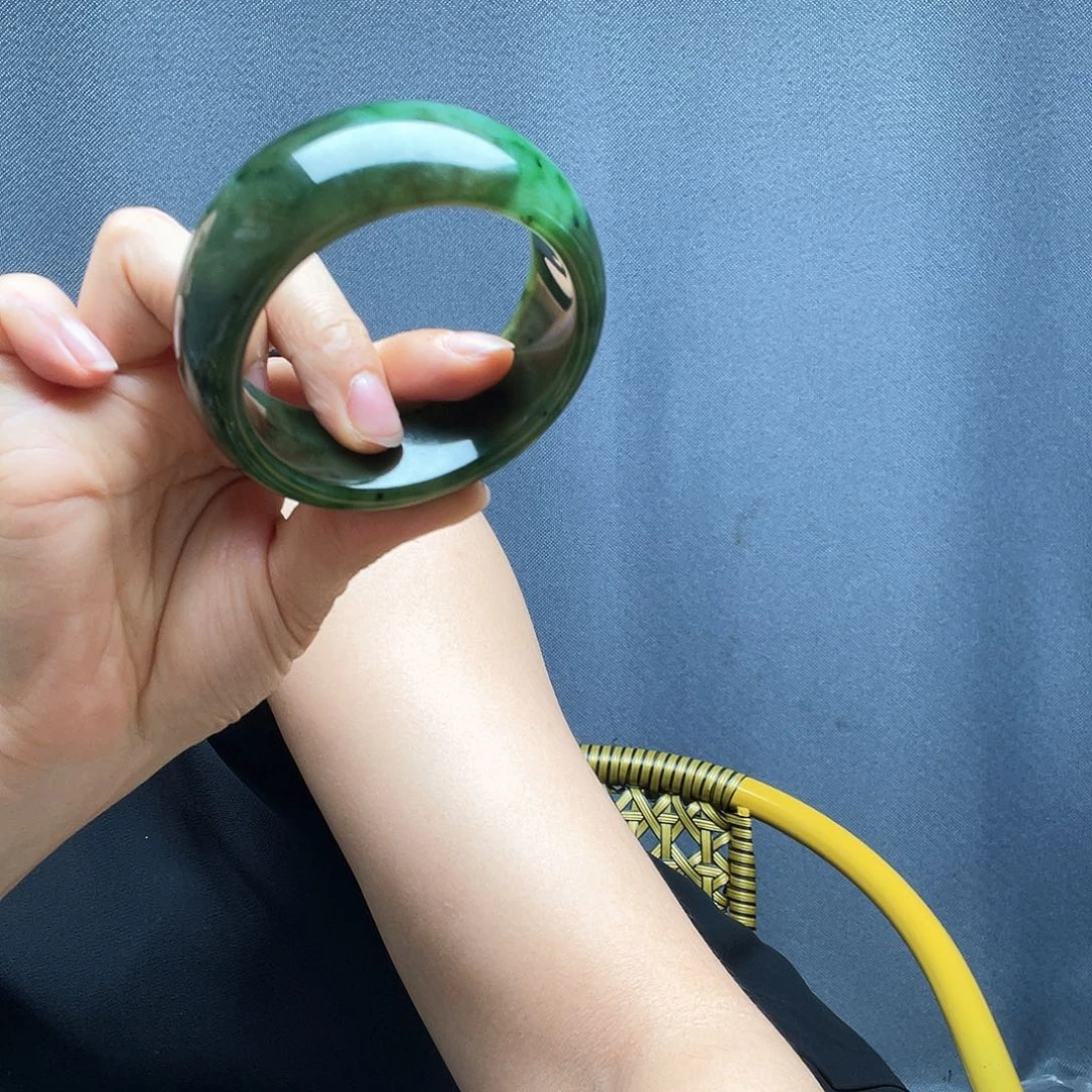 游***魚和田玉手镯未镶嵌