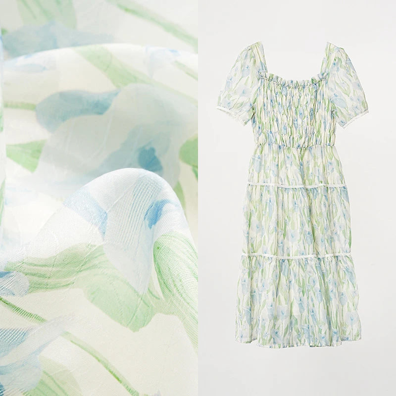 2025新款夏季清新方领泡泡袖碎花连衣裙气质收腰显瘦长裙