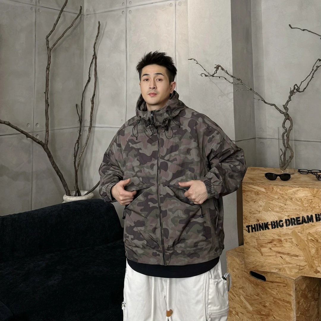 到位男装25ss春季时尚机能定制尼龙软壳连帽冲锋衣外套J2525