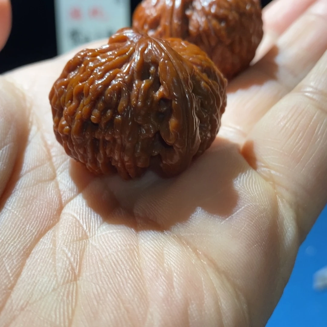 文玩核桃吊坠白狮子