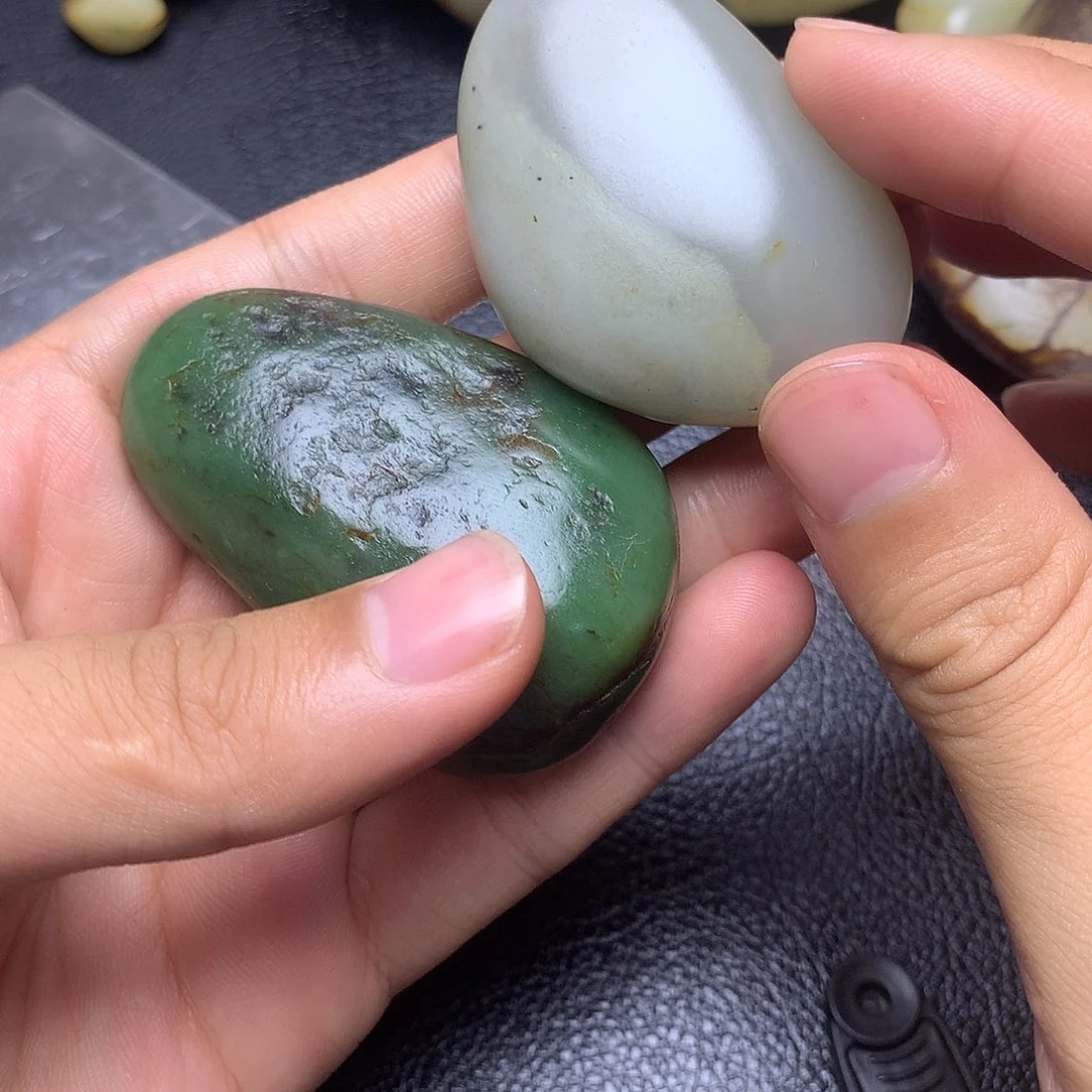 董***国和田玉未镶嵌挂件