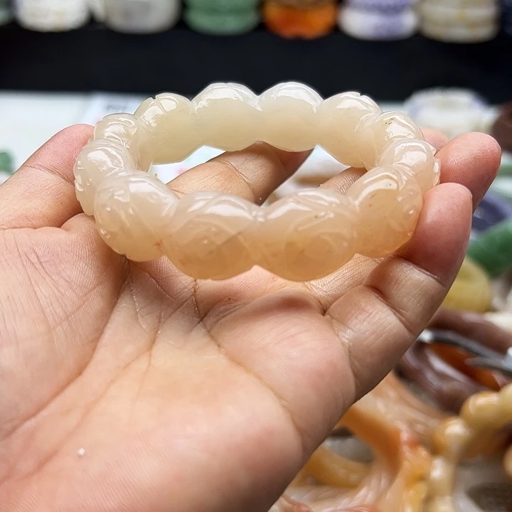 未镶嵌手镯石英岩玉