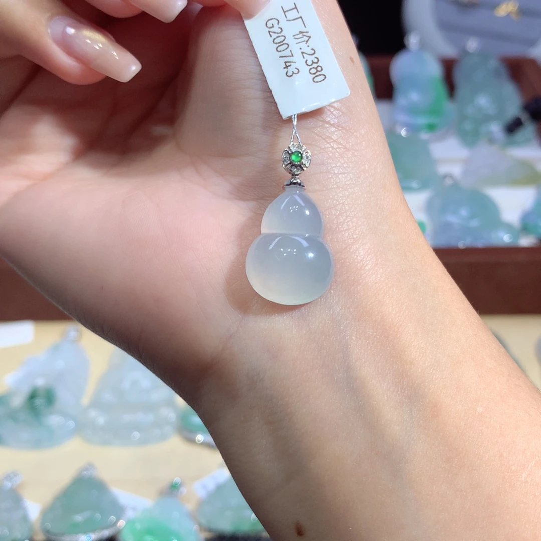 吊坠(不含链)18K金镶嵌翡翠