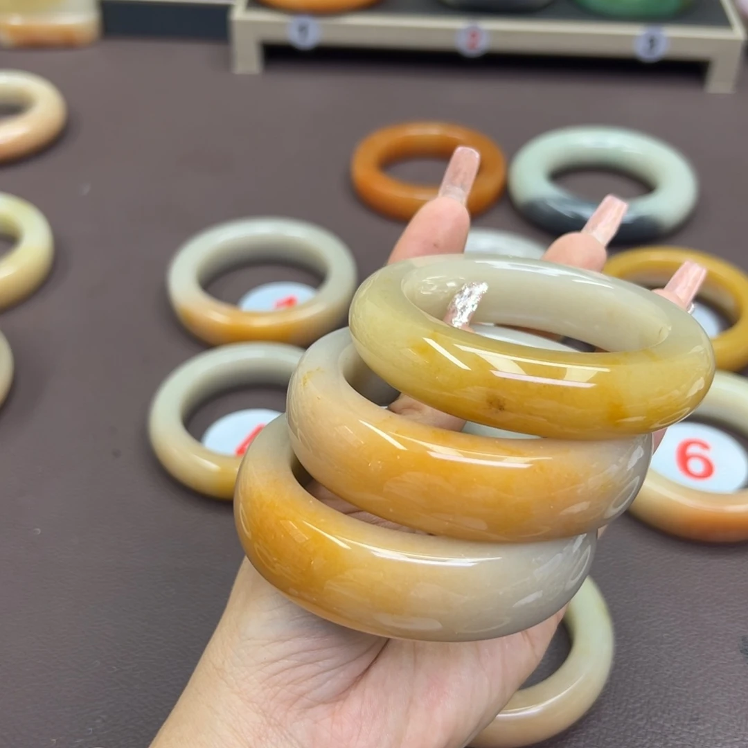 石英质玉手镯合金木*?