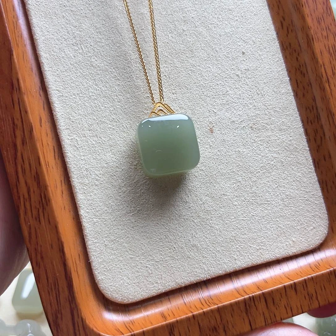 和田玉18K金镶嵌颈饰C***T