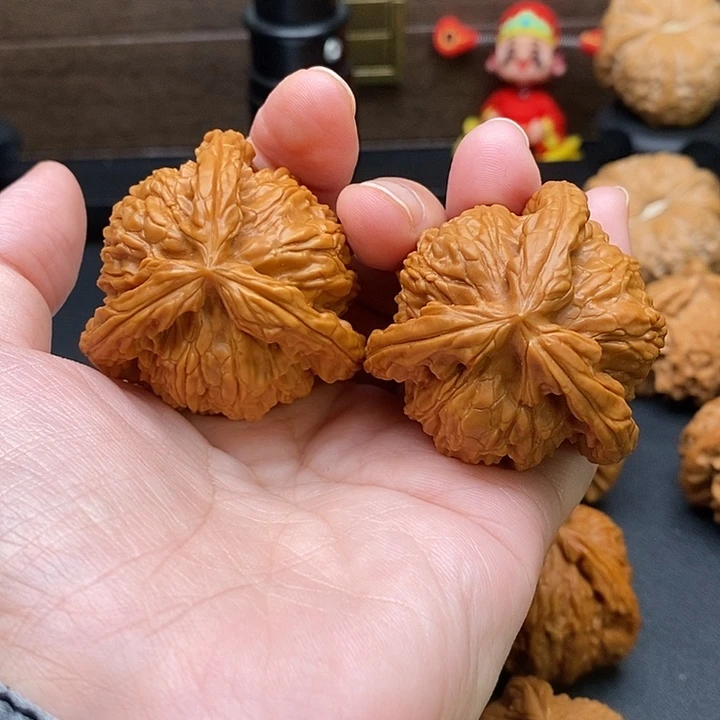 朱***华把件文玩核桃白奔