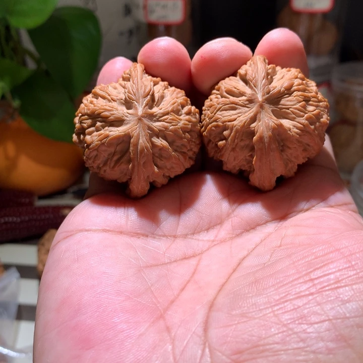 塔***y文玩核桃吊坠磨盘