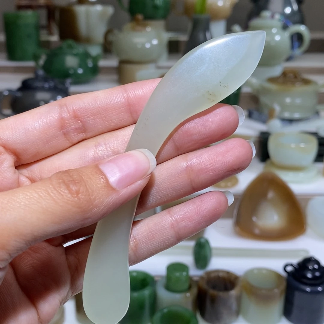 和田玉把件未镶嵌白玉茶刀