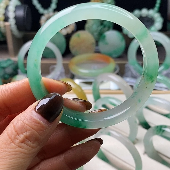 石英质玉（非洲翠）未镶嵌手镯