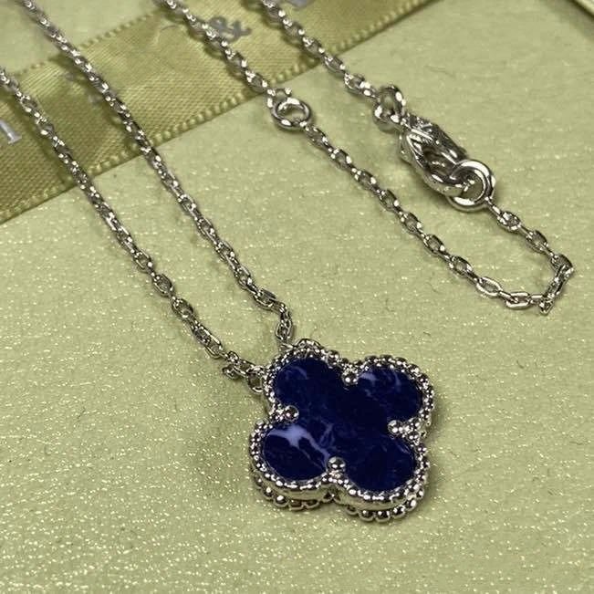 钛钢亚克力项链 四叶草项链女时尚双面吊坠锁骨链高级感坠链饰品