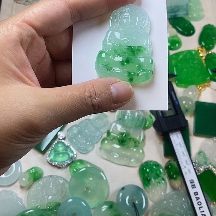 老***A翡翠未镶嵌颈饰观音