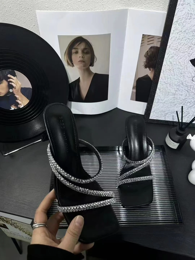 夏季新款大码T805法式细跟高跟水钻方头一字拖粗跟百搭欧若动感风