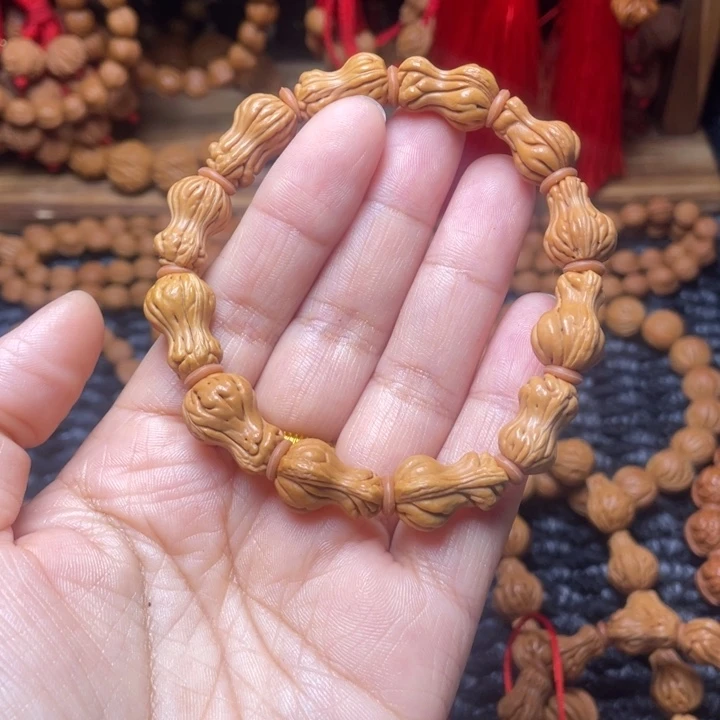 木质类龙纹桃枭挂件