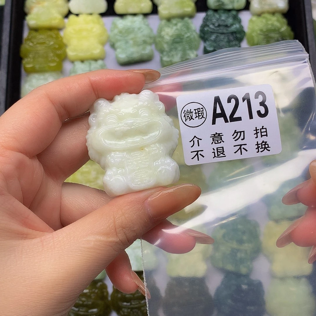 蛇纹石玉未镶嵌颈饰多*夕