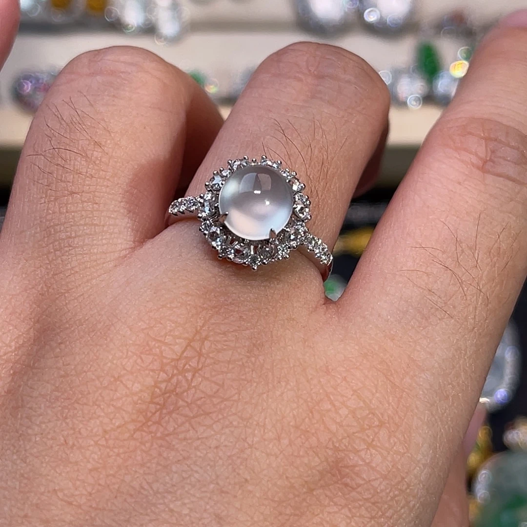 翡翠18K金镶嵌戒指冰蛋