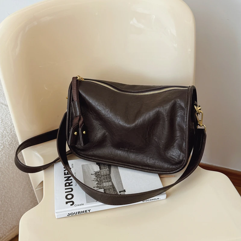 复古时尚新款小方包宽肩带斜挎包包女士纯色高级皮质感小众单肩包