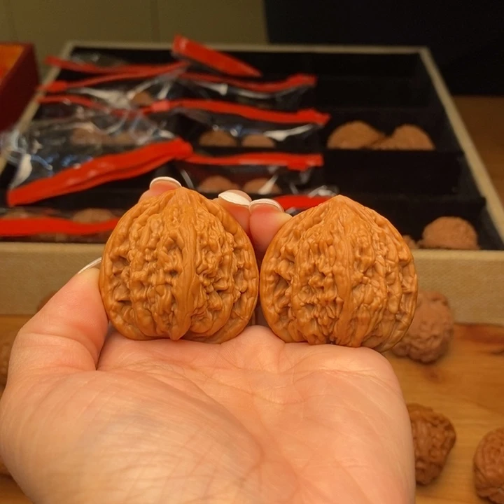 亿***潮把件文玩核桃虎头王