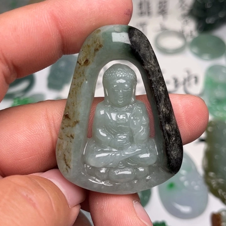 翡翠未镶嵌颈饰大日如来