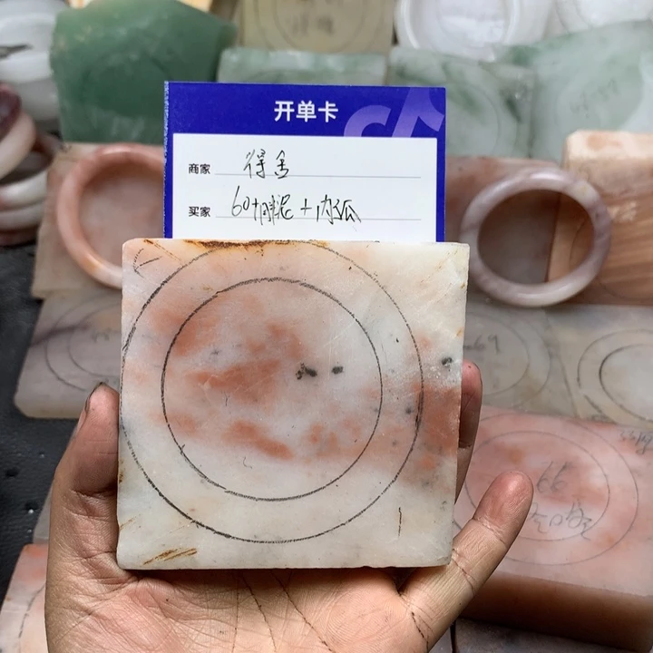 石英质玉手镯未镶嵌得*定制手镯