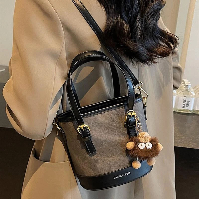 新款手提水桶包单肩斜挎手拎桶包女高级感超火包包上班通勤手提包