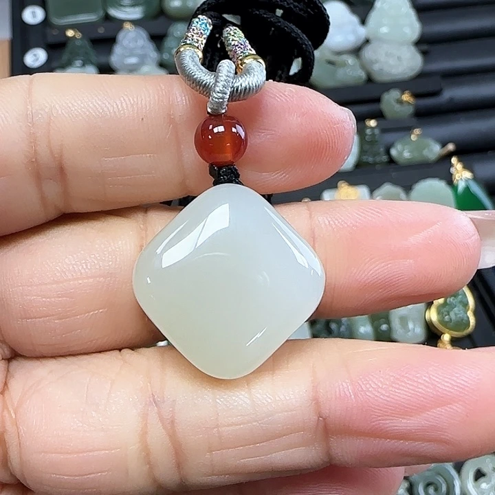 和田玉吊坠(不含链)未镶嵌墨*