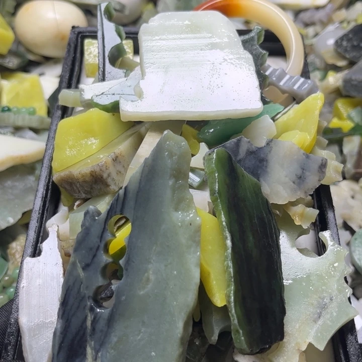 和田玉未镶嵌颈饰小*