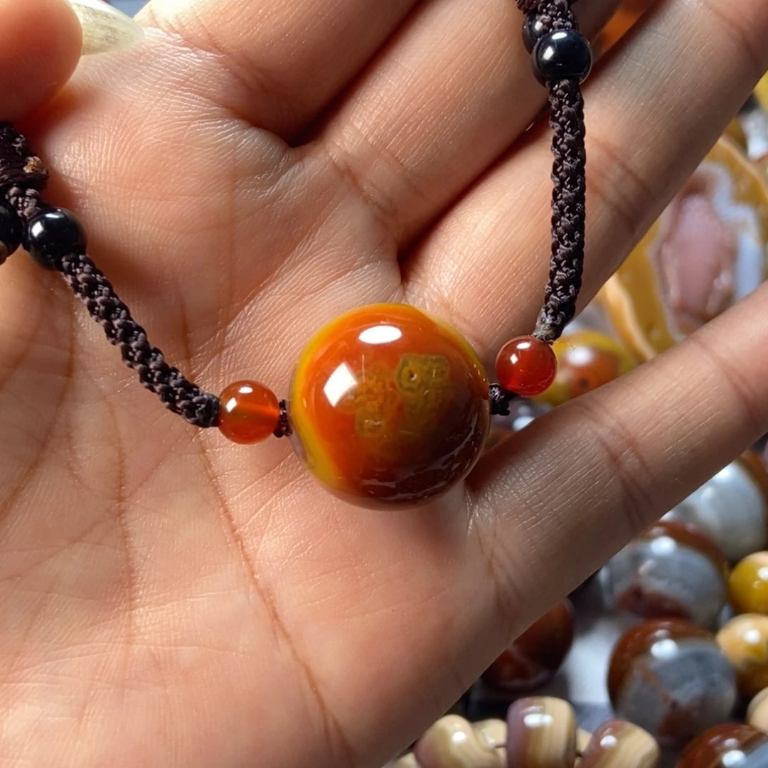 玛瑙/玉髓颈饰未镶嵌战国红