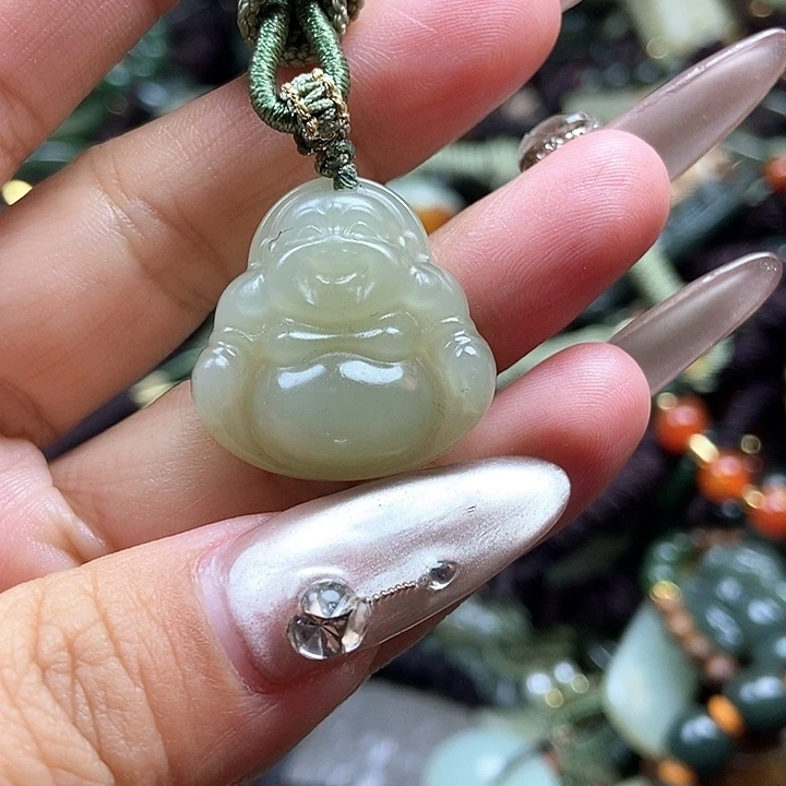 和田玉颈饰足铂镶嵌