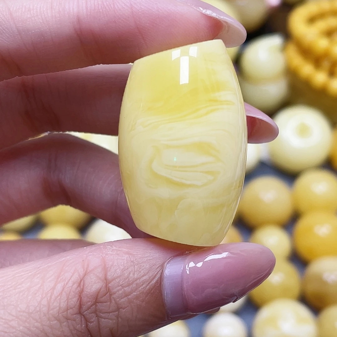 蜜蜡未镶嵌裸石34.9*22.2*20.8mm瑕