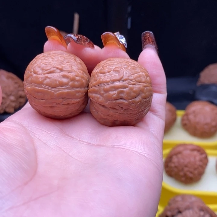 峰***～文玩核桃把件舍利子