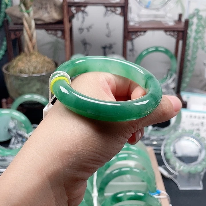 未镶嵌手镯石英质玉