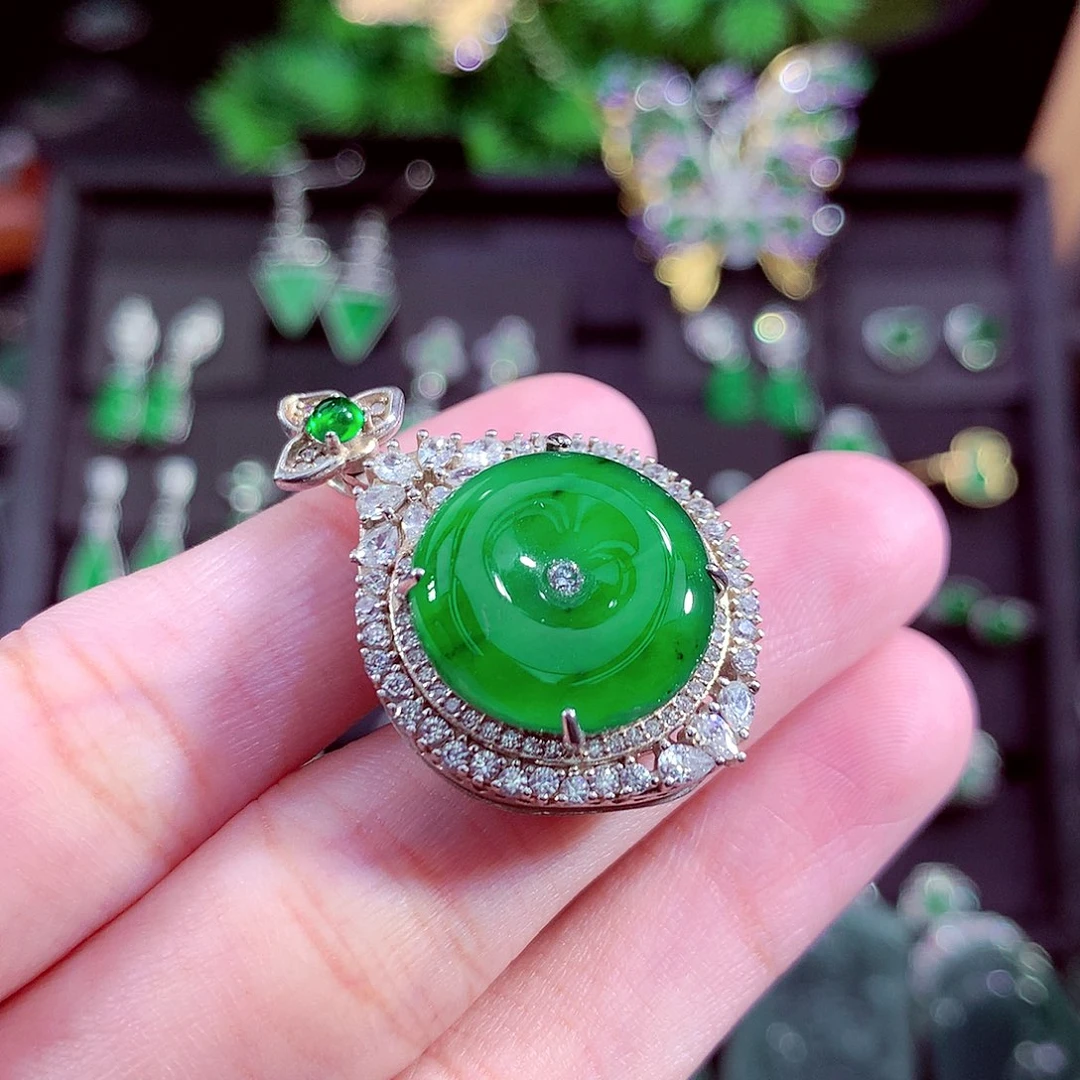 颈饰未镶嵌翡翠天然