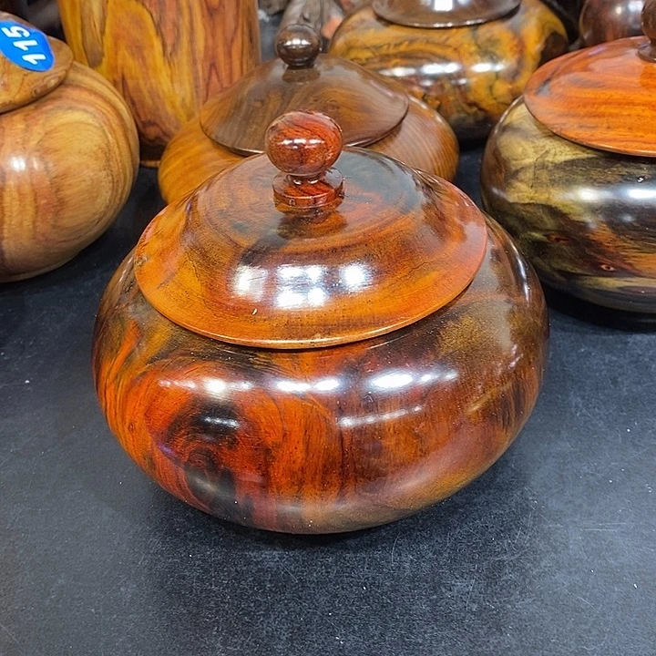 用***5酸枝茶叶罐一个的