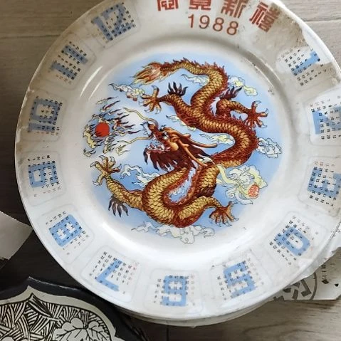瓷片盘子，碗，瓶子，沙锅，茶壶，微瑕疵！