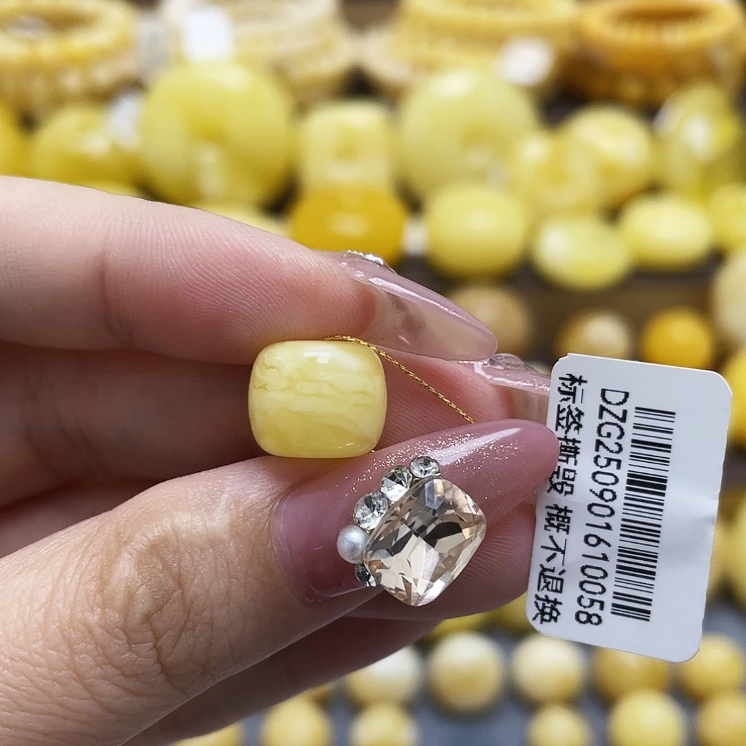 琥珀未镶嵌裸石11.8*10mm浓蜡妖花老型微瑕