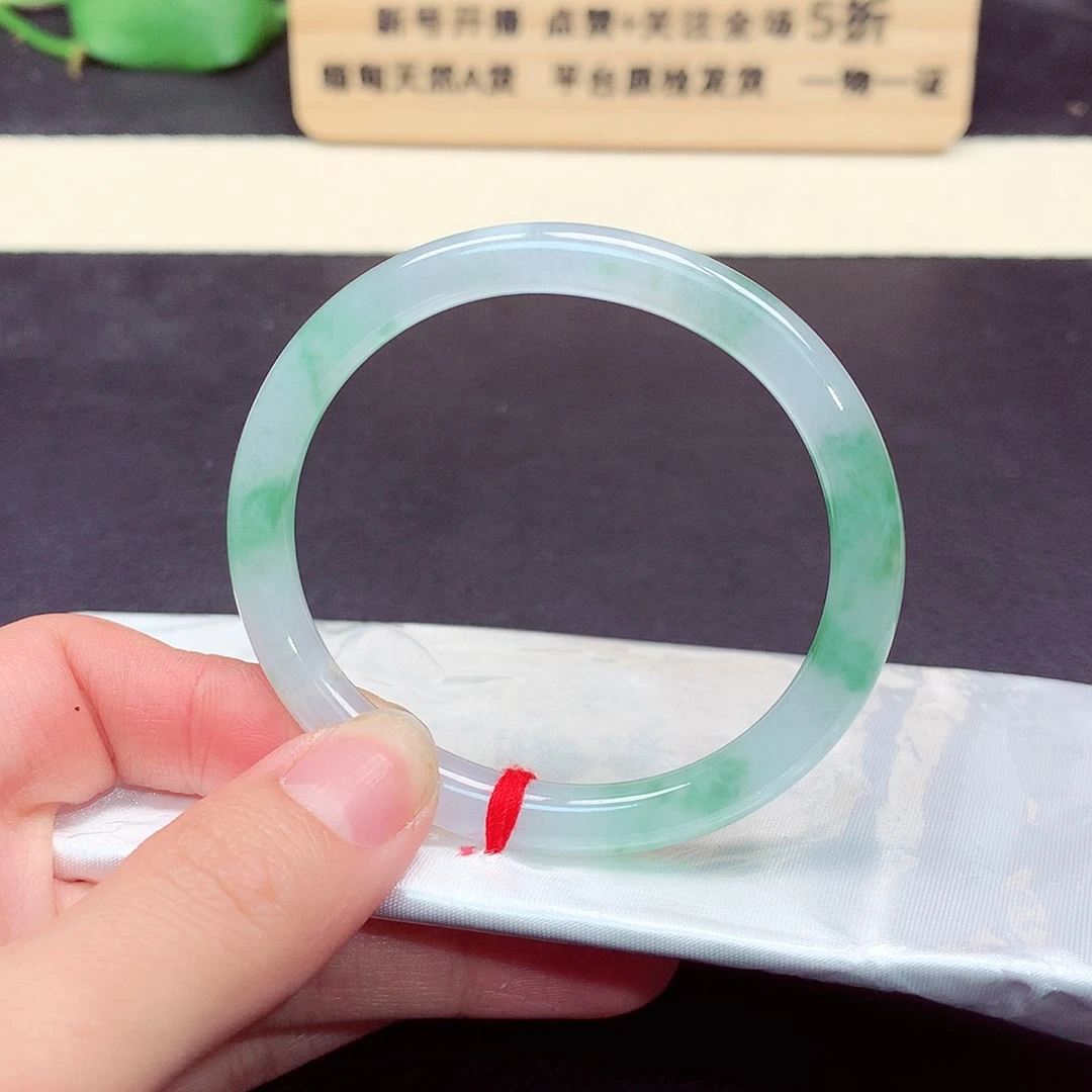 翡翠手镯未镶嵌525号