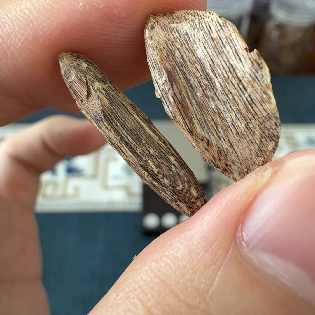 沉香海南黄油格瓜子