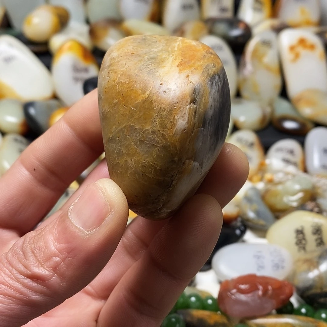 和田玉颈饰未镶嵌手把件