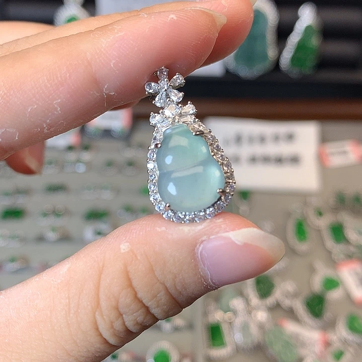 翡翠未镶嵌颈饰吊坠