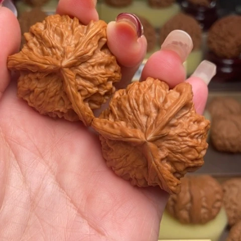 文玩核桃吊坠三棱