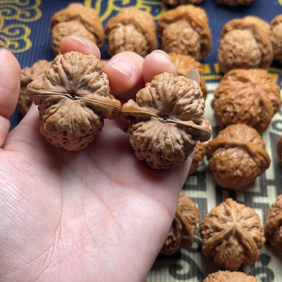 N***n文玩核桃吊坠金字塔38