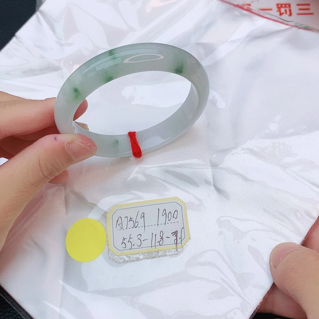 翡翠手镯未镶嵌我